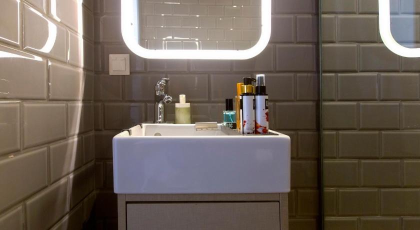 LOC HOSPITALITY Urban Suites photo