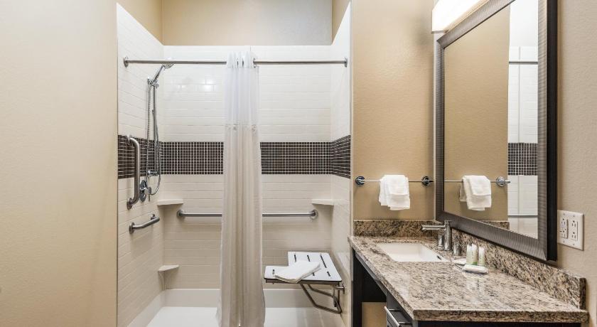 Staybridge Suites : Eau Claire - Altoona