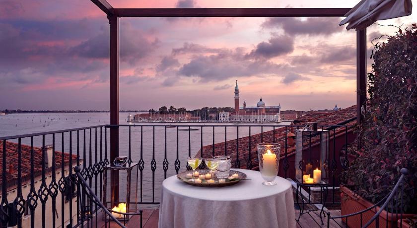 Hotel Metropole photo