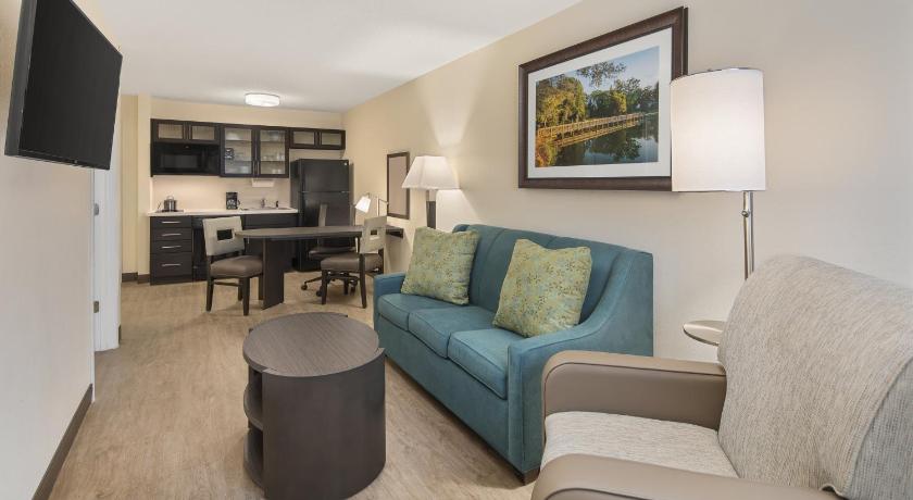 Candlewood Suites Charlotte - Arrowood