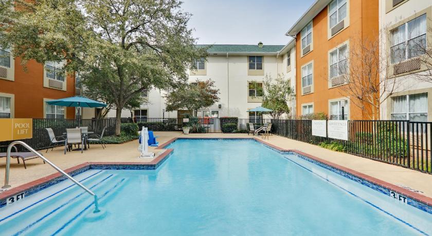 Candlewood Suites Dallas Market Cntr-Love Field