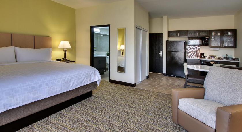 Candlewood Suites Wichita East