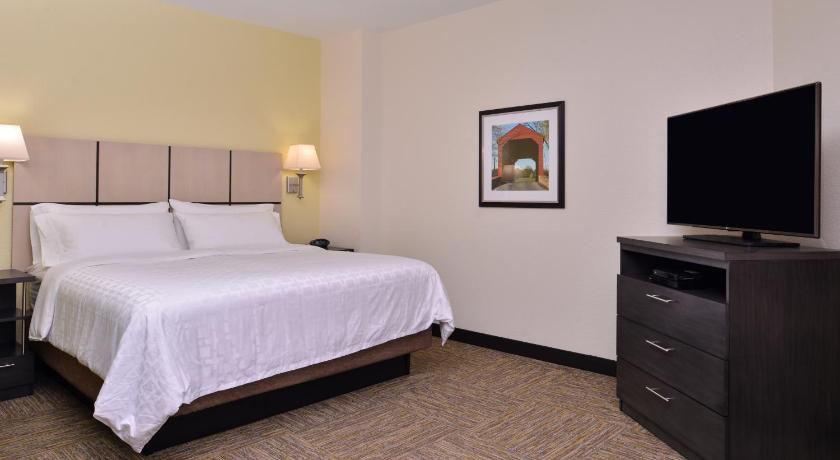 Candlewood Suites Terre Haute