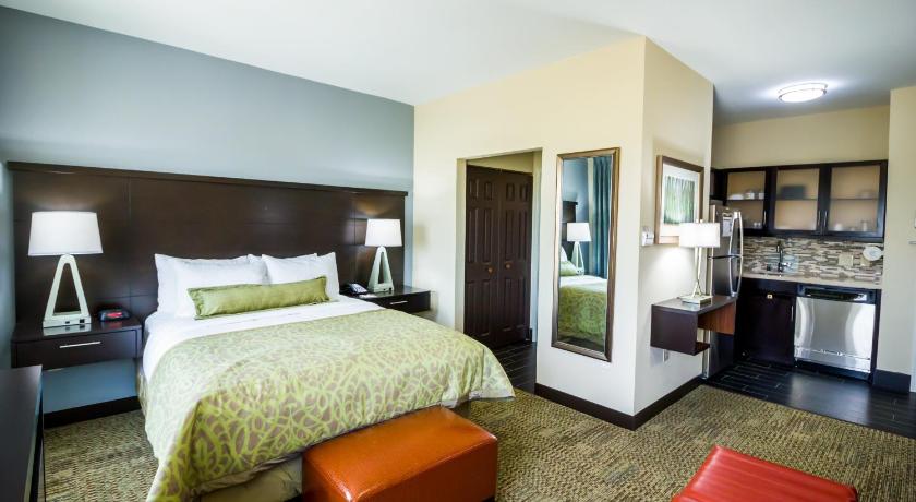 Staybridge Suites Plano / Frisco