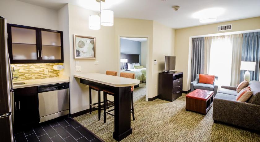 Staybridge Suites Plano / Frisco