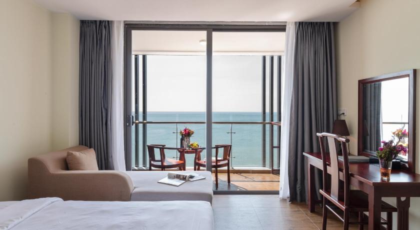 Image of Deluxe Hill View 3