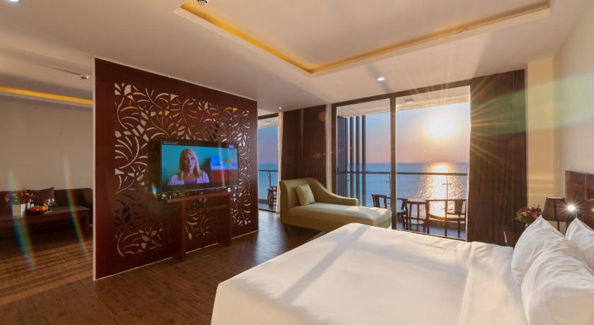 Image of Suite Beach View Room 4