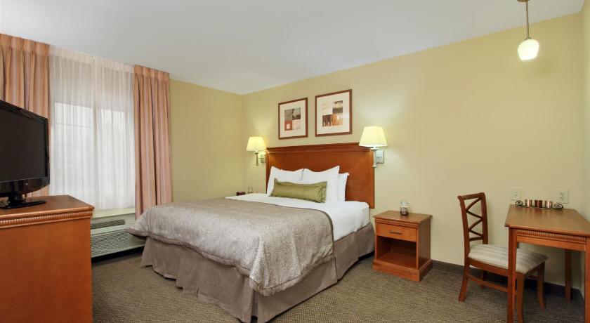 Candlewood Suites Norfolk Airport