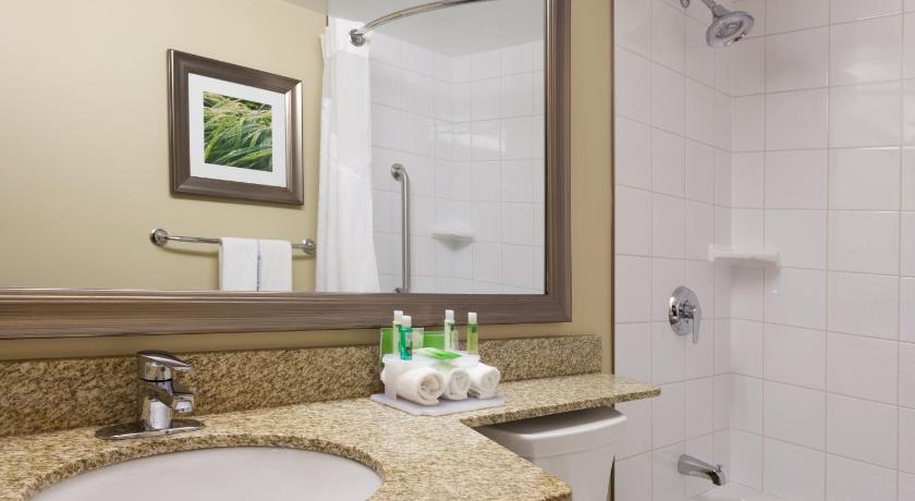 HOLIDAY INN EXPRESS & SUITES FREDERICTON