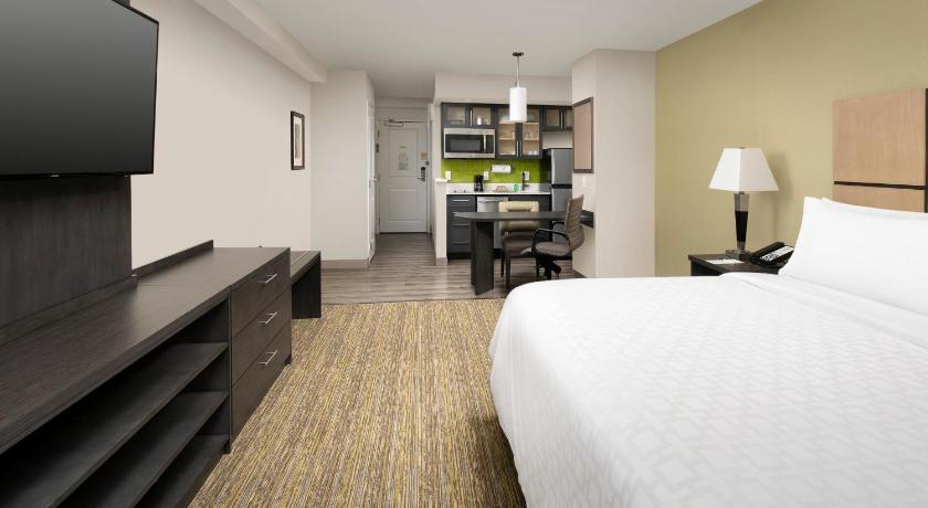 Candlewood Suites Alexandria West