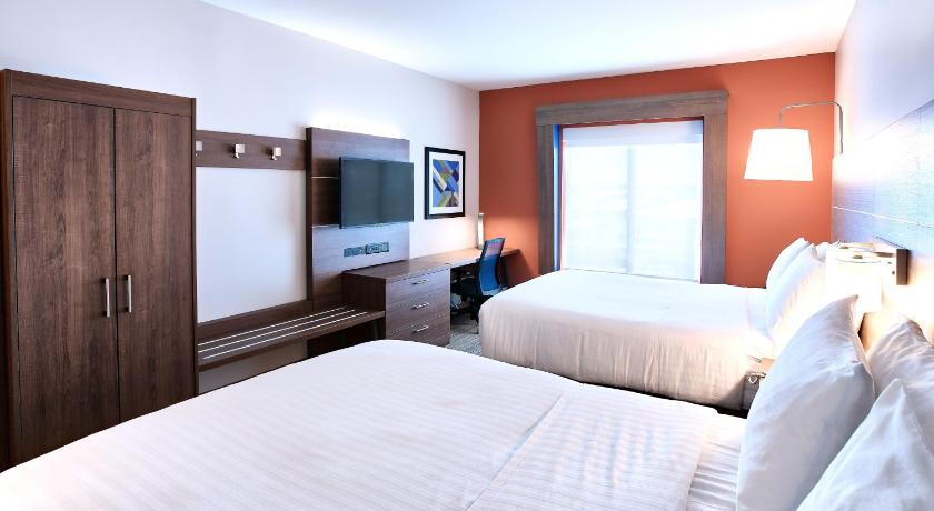 Holiday Inn Express Hotel & Suites Dieppe Airport