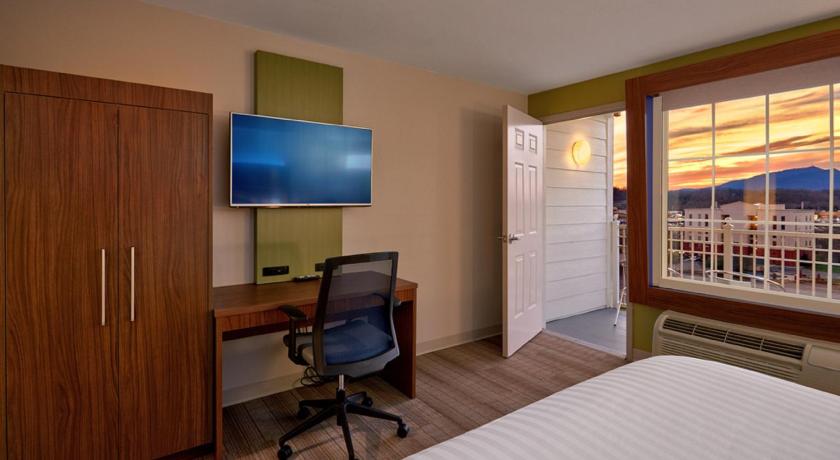 Holiday Inn Express Pigeon Forge – Sevierville
