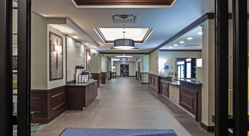 Holiday Inn Express & Suites Glenpool