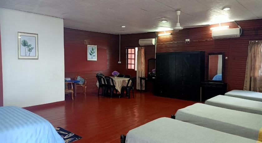 Image of Family Room with Balcony - 6 pax 2