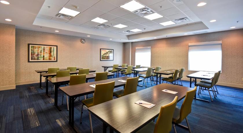 Holiday Inn Express & Suites Schererville