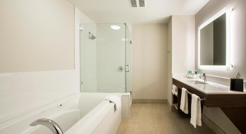 Holiday Inn Express & Suites Victoria-Colwood