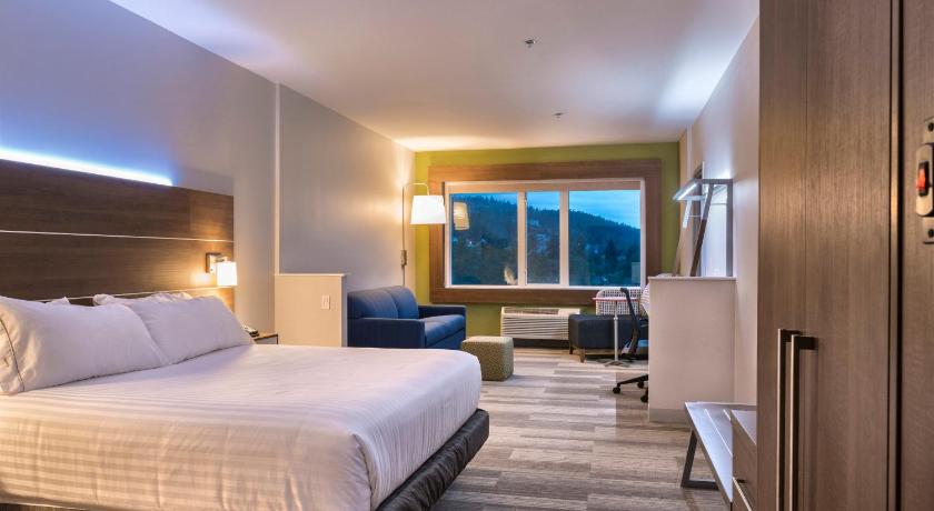 Holiday Inn Express & Suites Victoria-Colwood