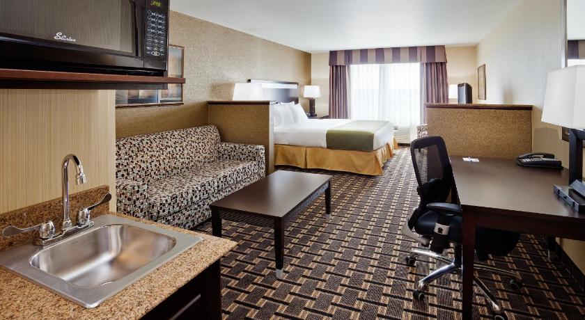 Holiday Inn Express and Suites Limerick-Pottstown