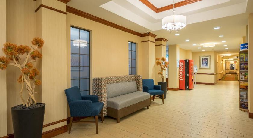 Holiday Inn Express and Suites - Quakertown photo