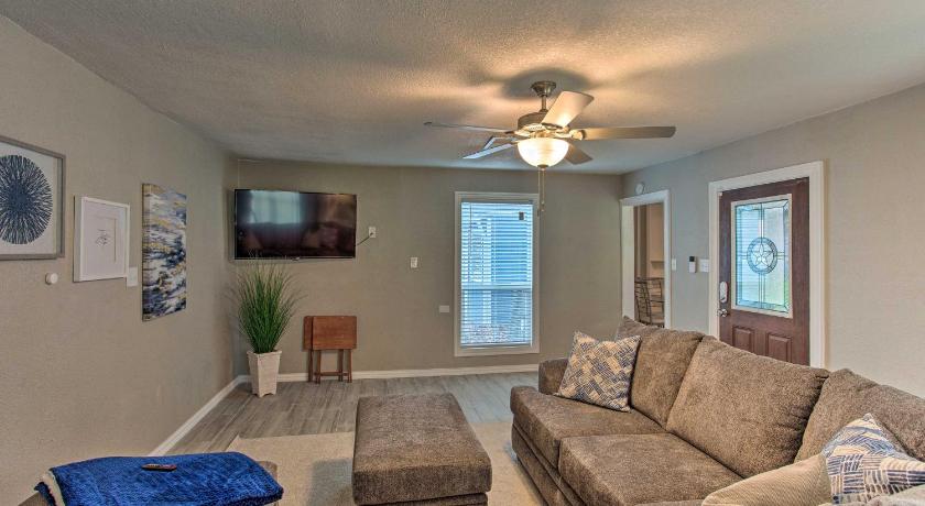 Modern Family Home with Yard Less Than 1Mi to Cowboys Stadium — Hotel in Dallas (TX)