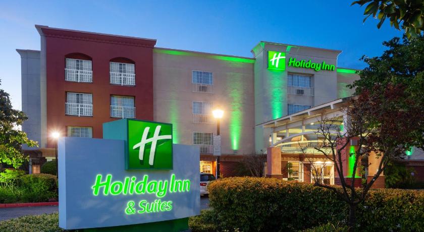 a building with a clock on the front of it, Holiday Inn & Suites San Mateo - SFO in San Francisco (CA)