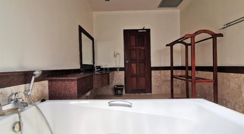 Holiday Villa Hotel - image 5