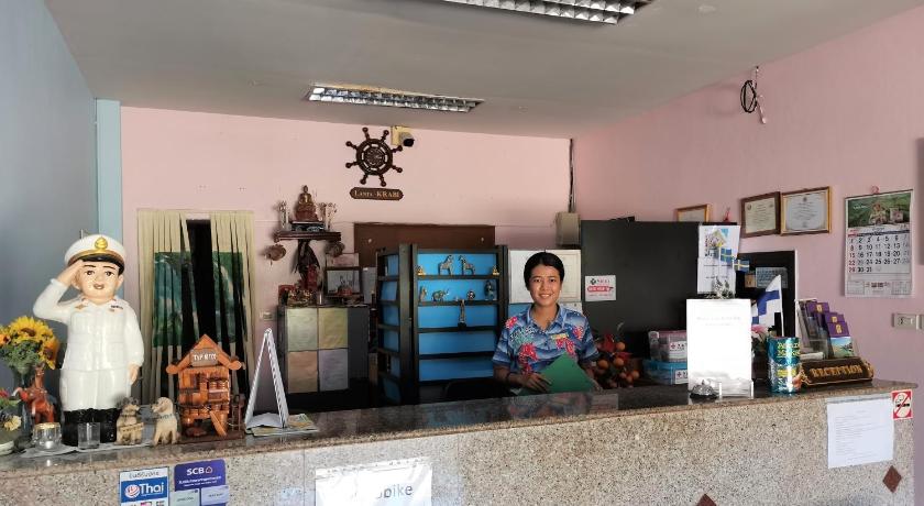 Holiday Villa Hotel - image 31