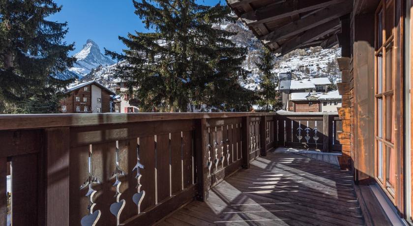 Village Apartment with Matterhorn View — Hotel in Zermatt
