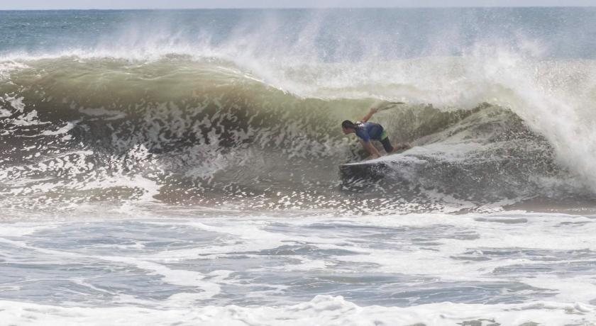 Pelicano Surf Camp photo