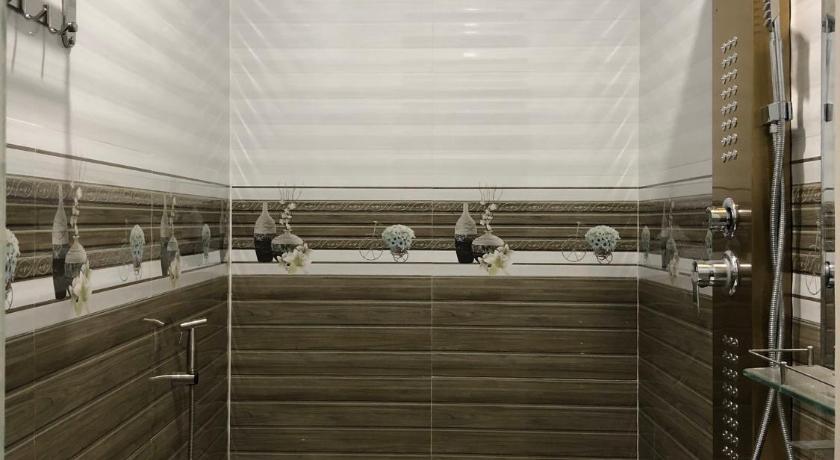 Image of Deluxe Room 6
