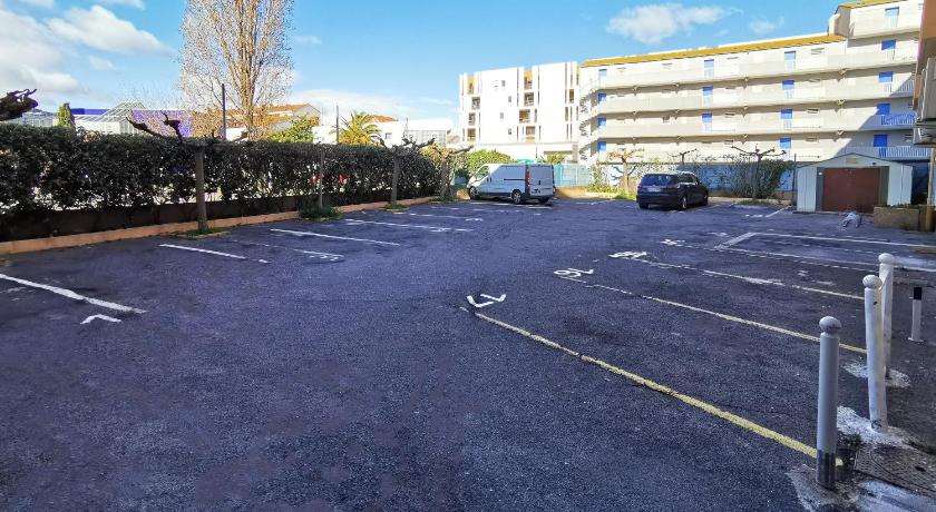 B&B HOTEL Sete Centre Gare photo