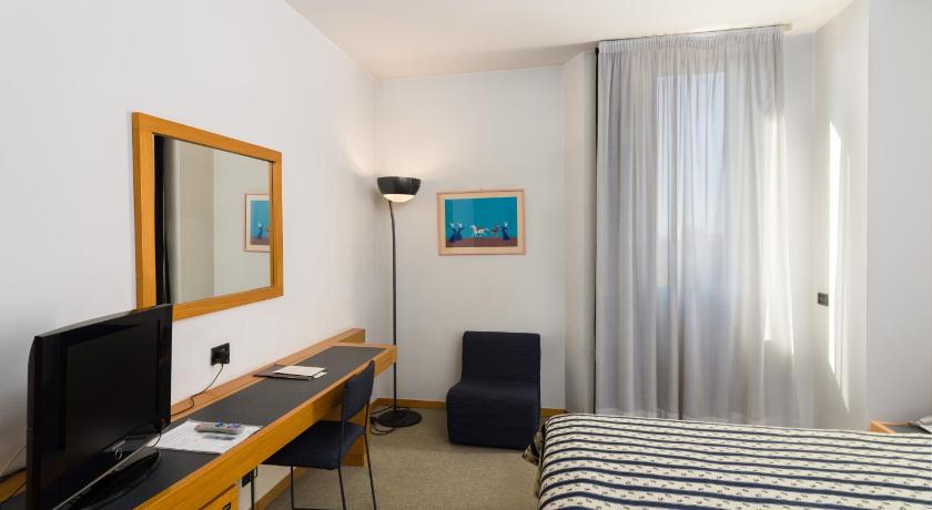 Image of Triple Room 5