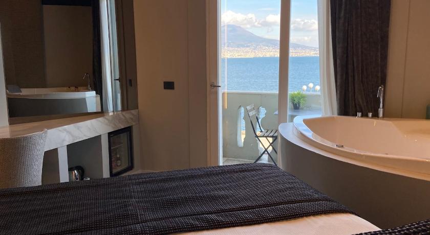Image of Suite with Hot Tub and Sea View 3