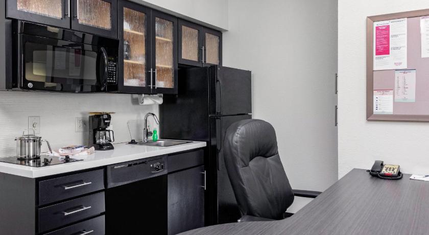 Candlewood Suites Warner Robins photo