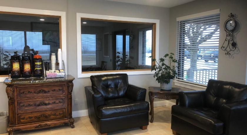 Americas Best Value Inn Onawa - image 10