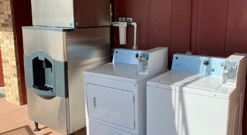 Budget Host Inn - Baxley photo
