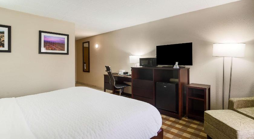 Clarion Inn & Suites Stroudsburg - Poconos