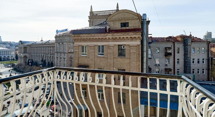 Студія з видом на Маидан Незалежності photo