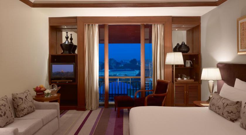 Image of Chatrium Club Deluxe City View King Bed Room 3