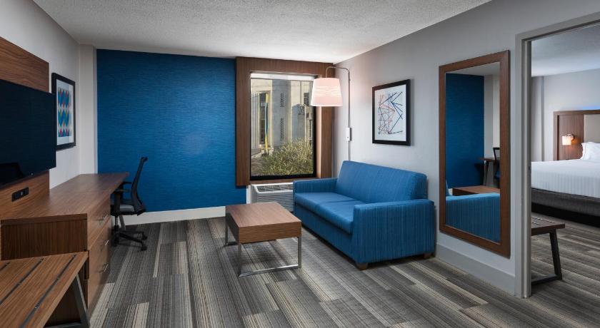 Holiday Inn Express Nashville-Downtown