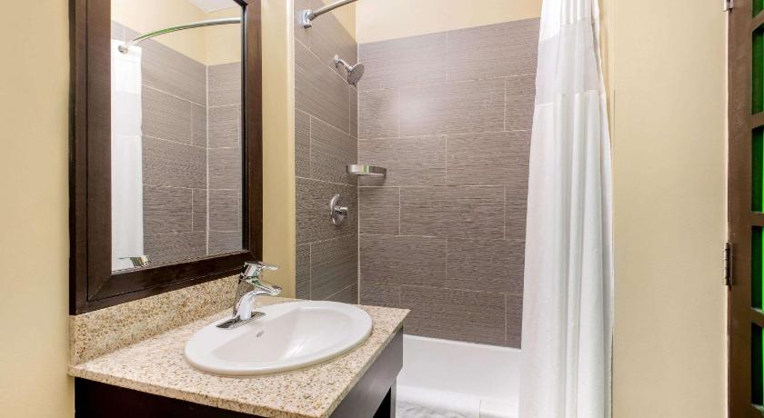 La Quinta Inn & Suites by Wyndham Oshawa