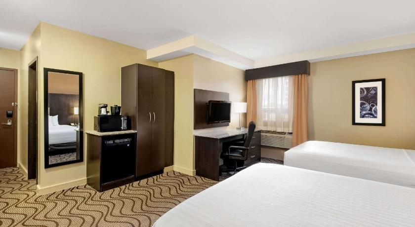 La Quinta Inn & Suites by Wyndham Oshawa