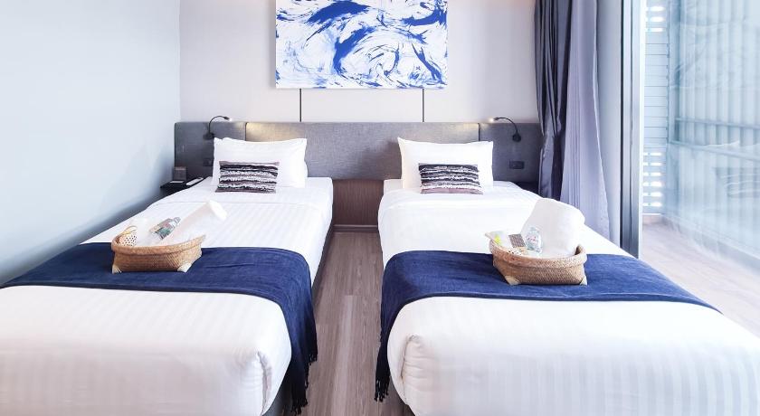 Image of Deluxe Queen Room 8