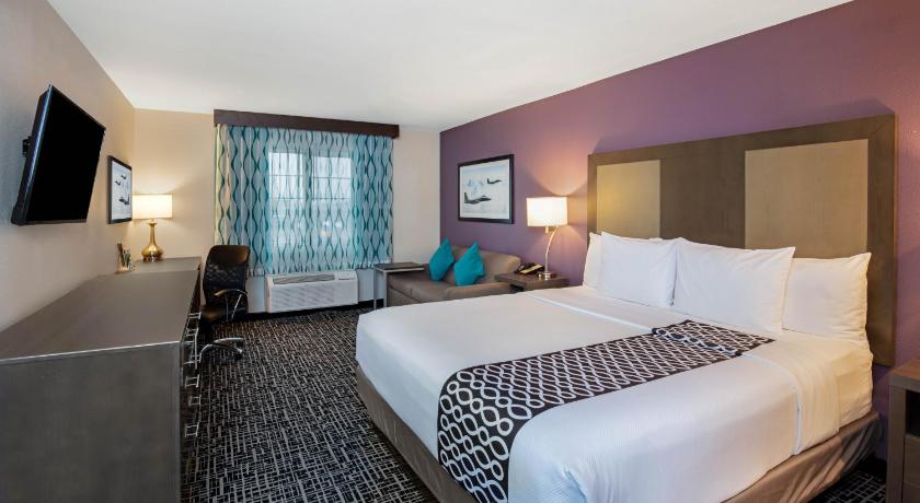 La Quinta Inn & Suites by Wyndham Las Vegas Nellis