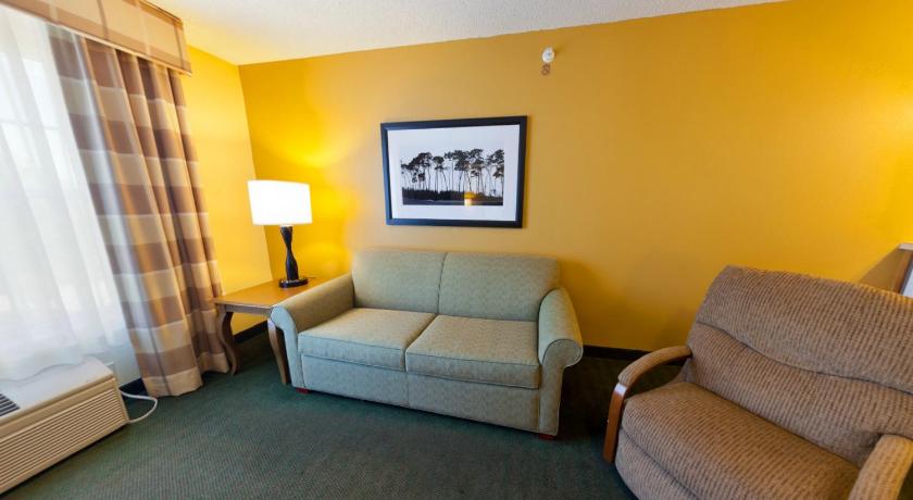 Country Inn & Suites by Radisson, Salina, KS