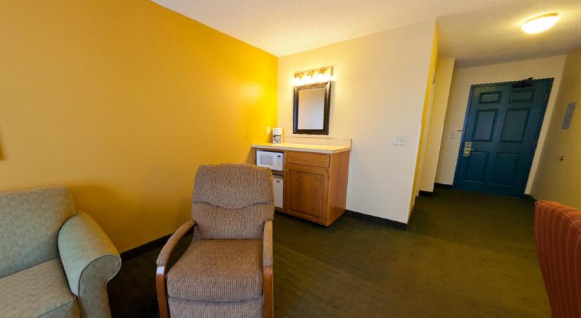 Country Inn & Suites by Radisson, Salina, KS