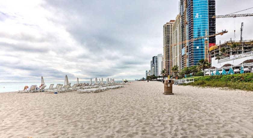 Sunny Isles Beach High Rise with Beach and Pool Access photo