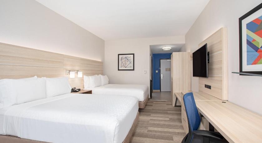 Holiday Inn Express & Suites Phoenix - Glendale Sports Dist