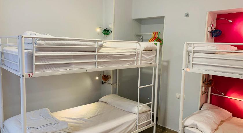 Image of Bed in 6-Bed Female Dormitory Room with Private Bathroom 1
