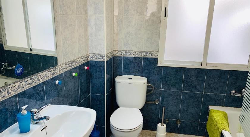 Image of Double Room with Private Bathroom 4